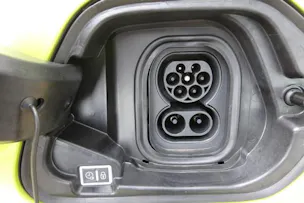 Peugeot 208 Elektrik 115kW GT