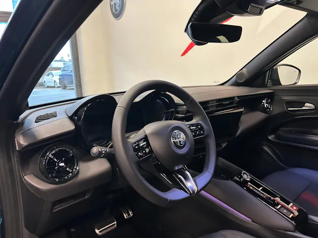 Alfa Romeo Junior 1.2 Ibrida Q4