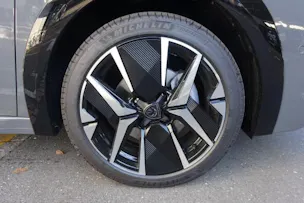 Peugeot 208 1.2 MHEV 110 GT