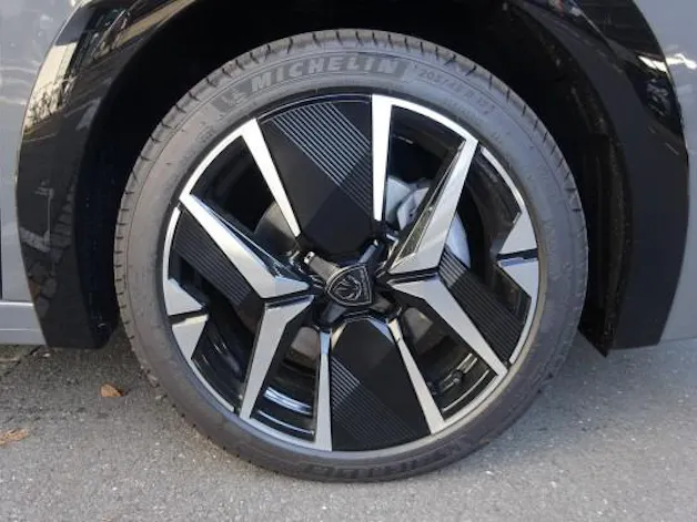 Peugeot 208 1.2 MHEV 110 GT