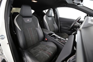 Vehicle image TOYOTA C-HR 2.0 VVTi HSD GR Sport