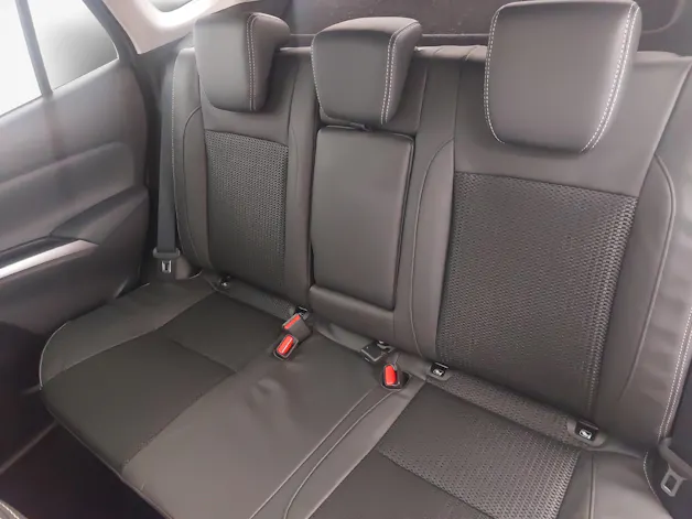 Suzuki S-Cross 1.4 T Sakura Top Hybrid 4x4 / 1.99% Leasing