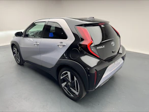 https://vehicle.imgix.net/4159152/b86a3e03-3154-4ab3-a2d5-3f375d97d21d.jpg
