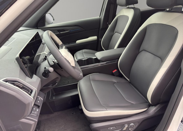 Vehicle image 3 Vehicle image 3