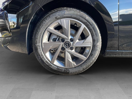 Vehicle image 8 Vehicle image 8