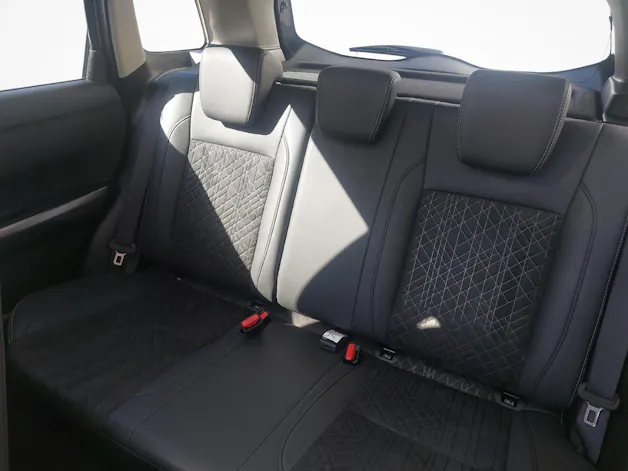Suzuki Vitara 1.4 T Sakura Top Hybrid 4x4 / 1.99% Leasing