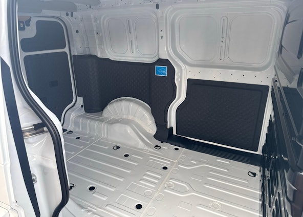 Vehicle image 18 Vehicle image 18