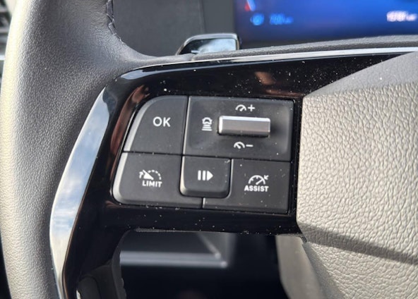 Vehicle image 4 Vehicle image 4