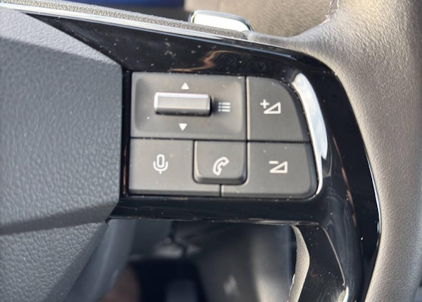 Vehicle image 6 Vehicle image 6