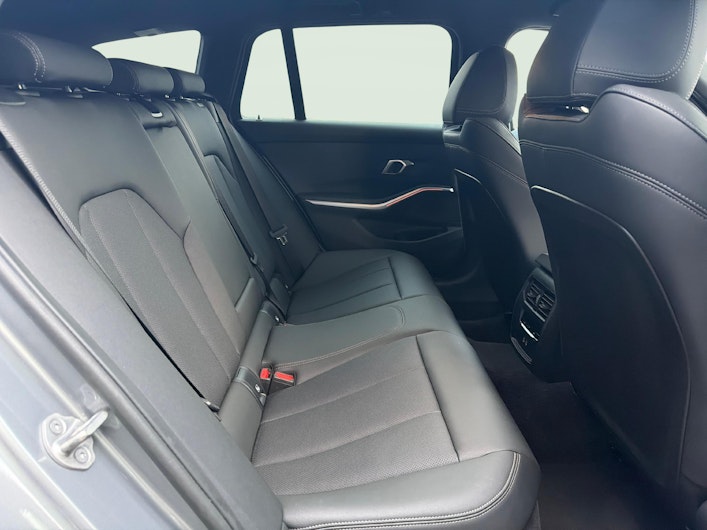 Vehicle image BMW 3 SERIES