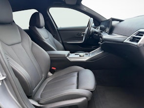 Vehicle image BMW 330d xDrive Touring