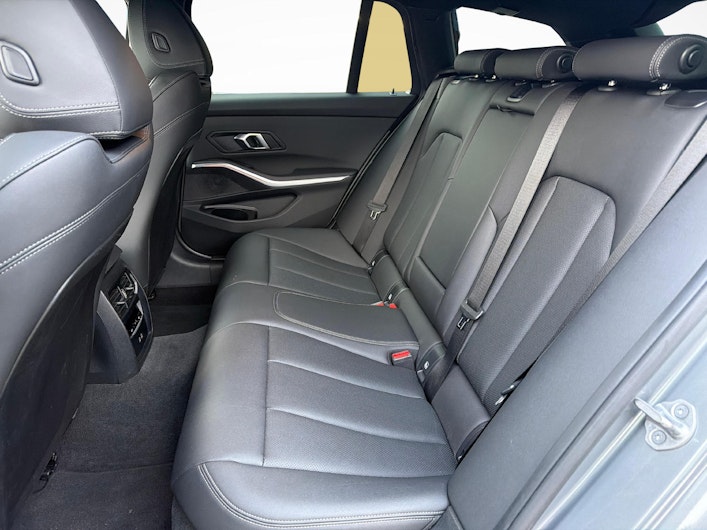 Vehicle image BMW 3 SERIES