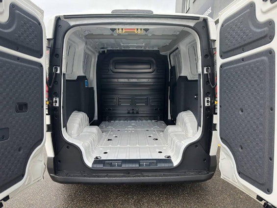 Vehicle image 5 Vehicle image 5