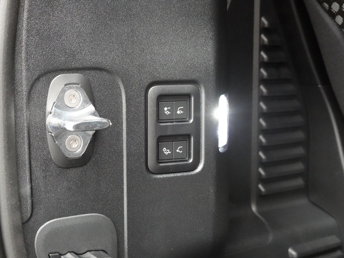 Vehicle image LAND ROVER DEFENDER