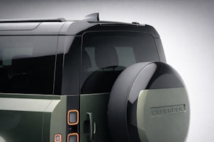 Vehicle image LAND ROVER Defender 90 3.0 D I6 350 X-Dynamic HSE