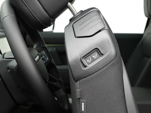 Vehicle image LAND ROVER Defender 90 3.0 D I6 350 X-Dynamic HSE