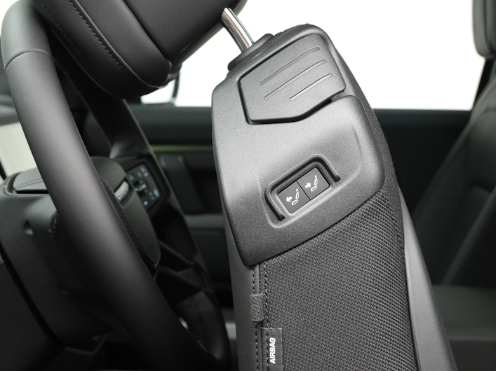 Vehicle image LAND ROVER DEFENDER