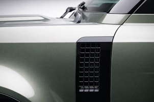 Vehicle image LAND ROVER Defender 90 3.0 D I6 350 X-Dynamic HSE