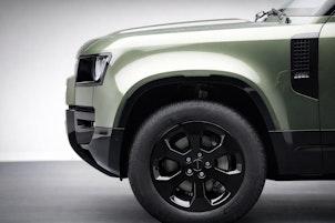 Vehicle image LAND ROVER Defender 90 3.0 D I6 350 X-Dynamic HSE