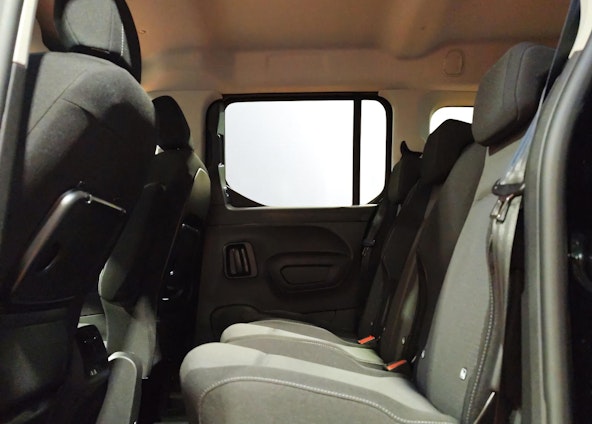 Vehicle image 15 Vehicle image 15