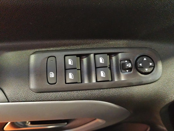 Vehicle image 14 Vehicle image 14