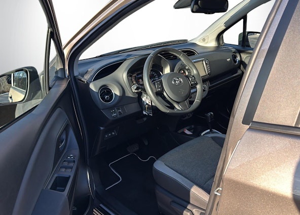 Vehicle image 6 Vehicle image 6