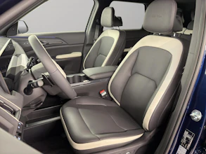 https://vehicle.imgix.net/4159673/c369bee6-b5d9-46e6-962a-a37ab5c6e9b2.jpg