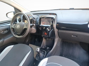 Vehicle image TOYOTA Aygo 1.0 VVT-i x-clusiv