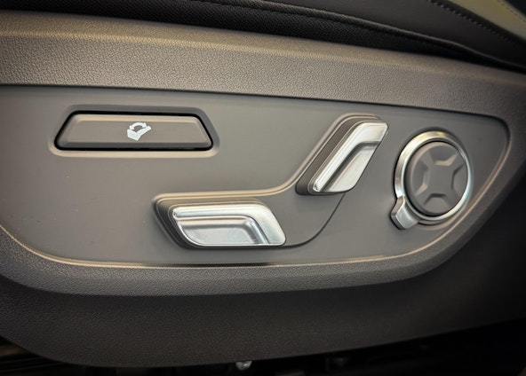 Vehicle image 17 Vehicle image 17