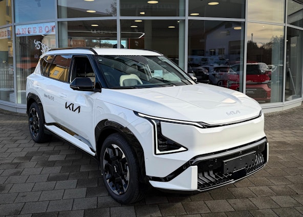 First vehicle image First vehicle image