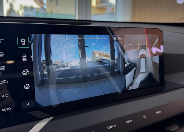 Vehicle image 10 Vehicle image 10