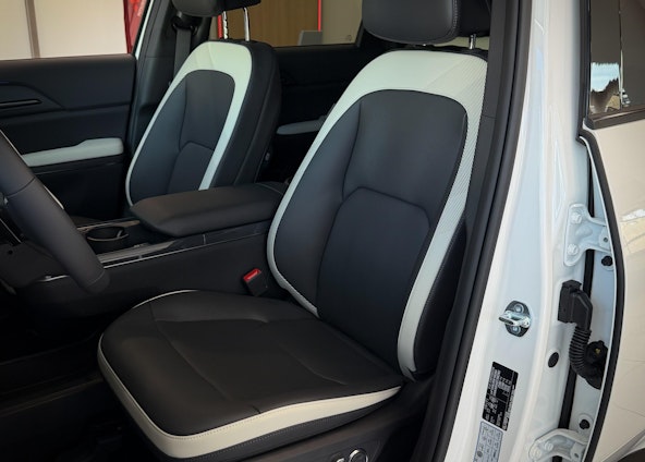 Vehicle image 15 Vehicle image 15