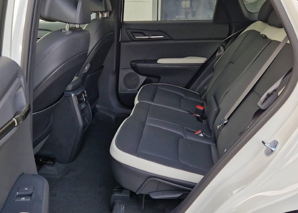 Vehicle image 8 Vehicle image 8