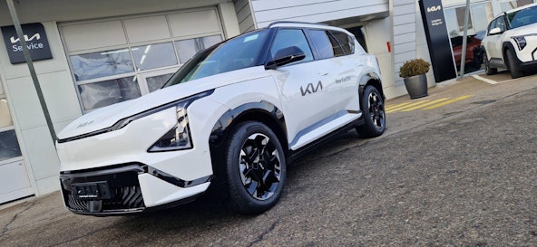 First vehicle image First vehicle image