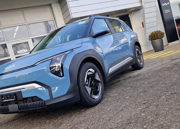 First vehicle image First vehicle image