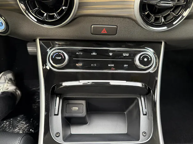 FORTHING 4 U-Tour 1.5 Turbo PHEV !! 7 Years Warranty !!