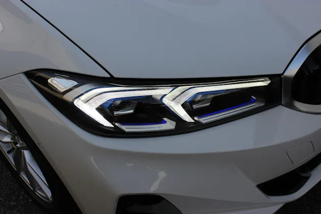 BMW 320d xDrive 48V Touring *ANHÄNGERKUPPLUNG*