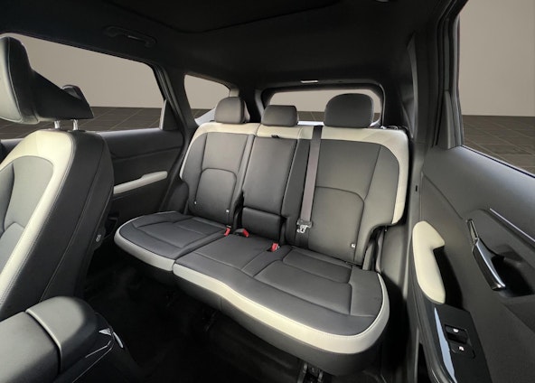 Vehicle image 16 Vehicle image 16