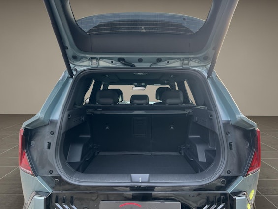 Vehicle image 17 Vehicle image 17