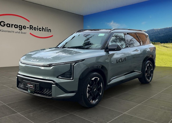 First vehicle image First vehicle image