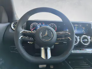 Mercedes-Benz GLA 200 AMG Line Night Star