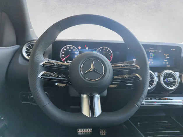 Mercedes-Benz GLA 200 AMG Line Night Star