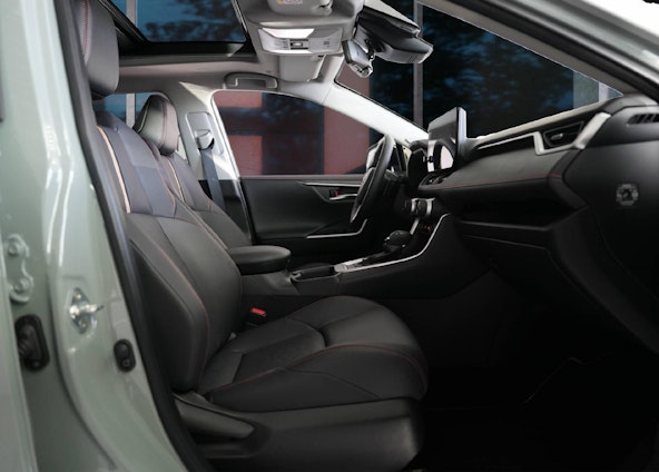 Vehicle image 4 Vehicle image 4