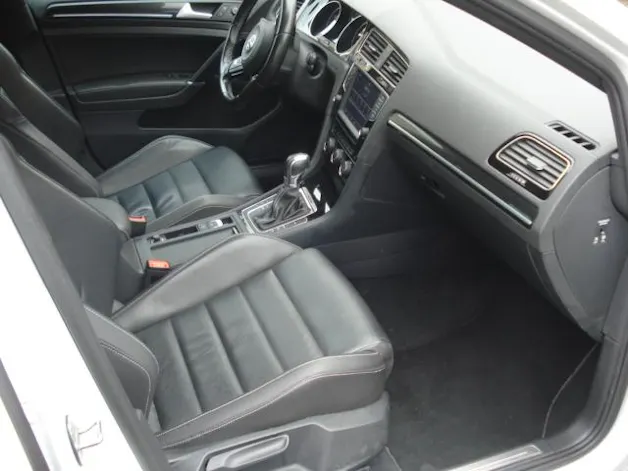 VW Golf VII Variant 2.0 TSI R DSG 4motion