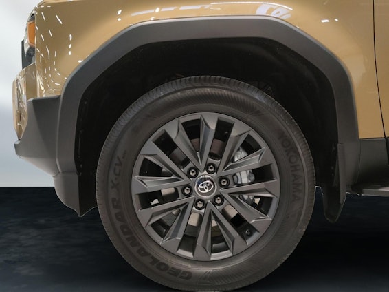 Vehicle image 15 Vehicle image 15