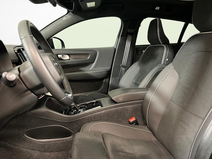 Vehicle image VOLVO C40