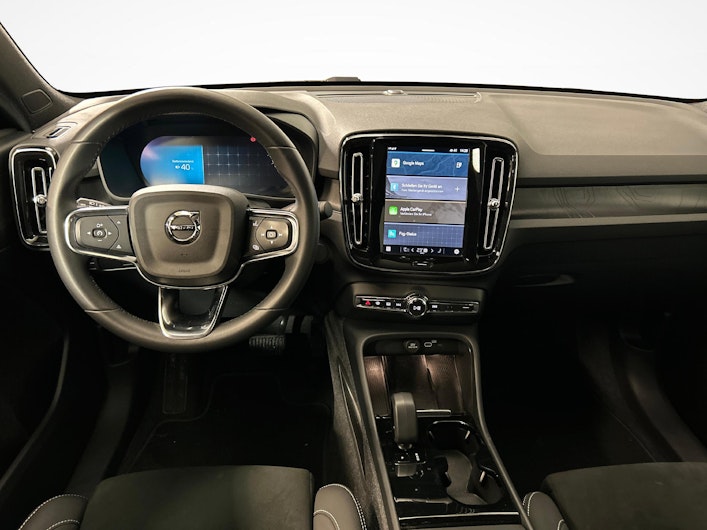 Vehicle image VOLVO C40