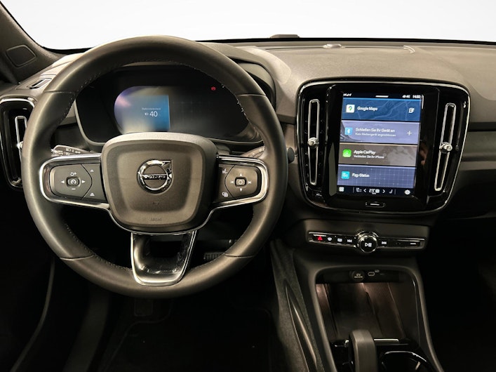 Vehicle image VOLVO C40