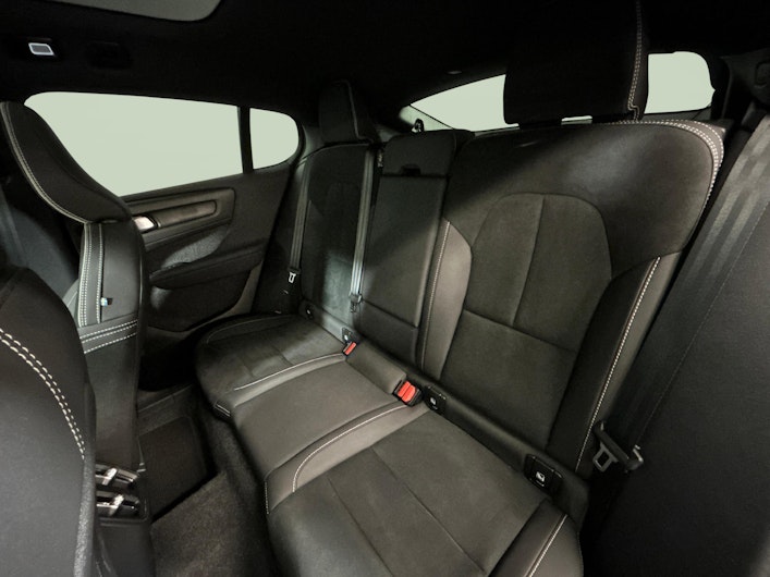 Vehicle image VOLVO C40