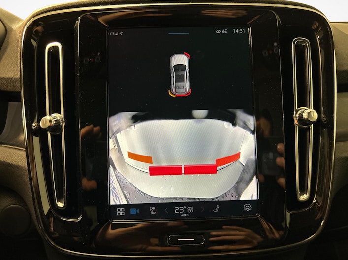 Vehicle image VOLVO C40